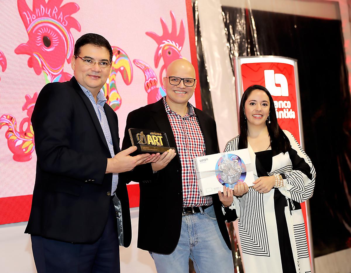 Carlos Girón, Douglas Laitano y Gabriela Delgado.