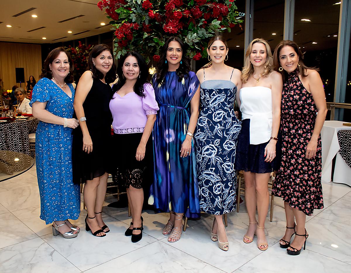 Lilian Andonie de Fajardo, Belinda Cáceres, Liliana Barahona, Fairuz Larach, Almudena Cruz, Victoria de Otero y María Elena Assaf.