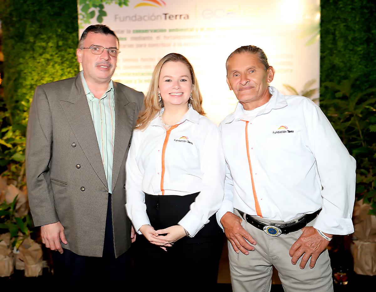 Julio Espinal, Andrea Enríquez y Óscar Varela. 