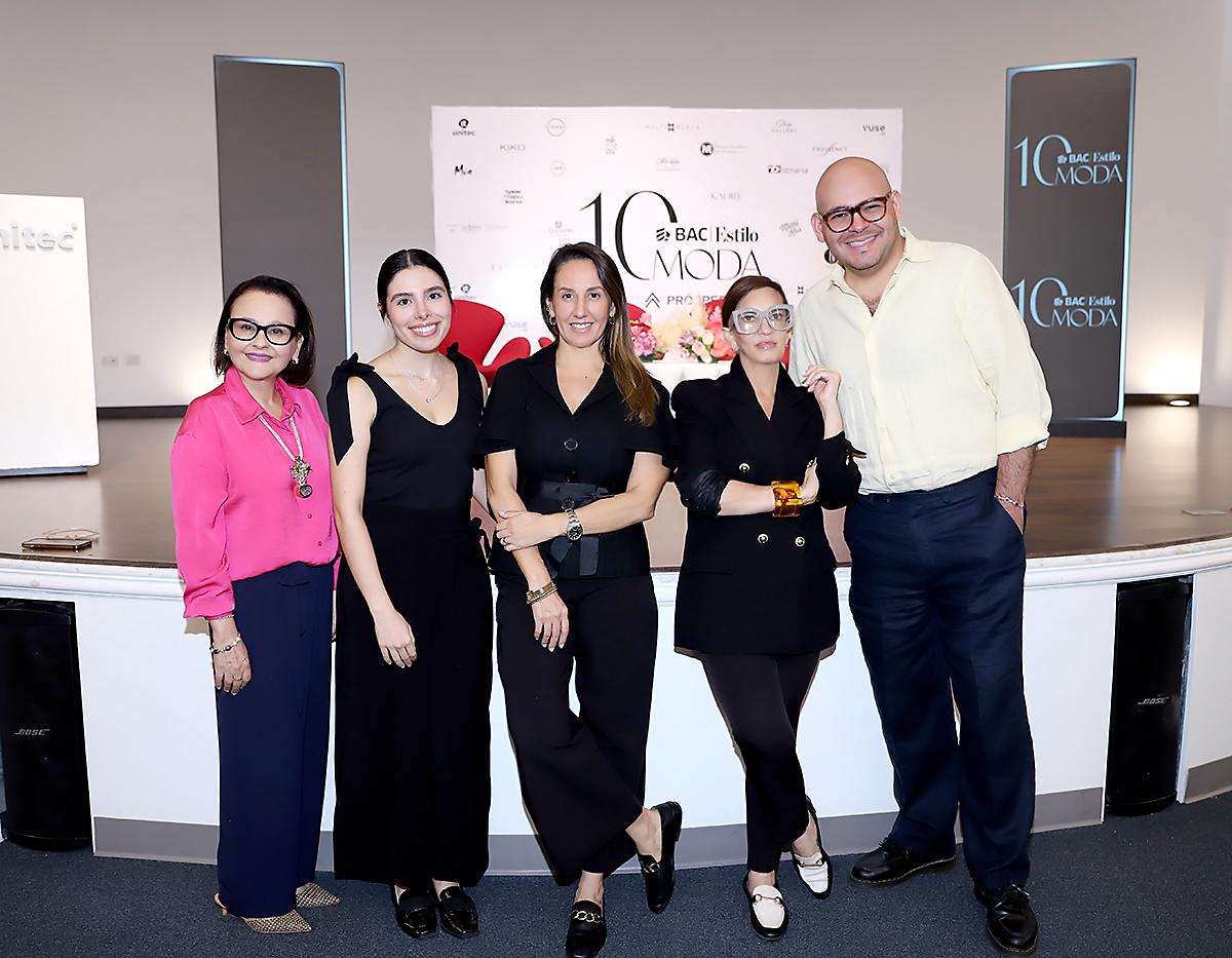 Celina Betancourt, Jacqueline Ochoa, Gabriela Zelaya, Blanca Bendeck y Lawin Paz. 