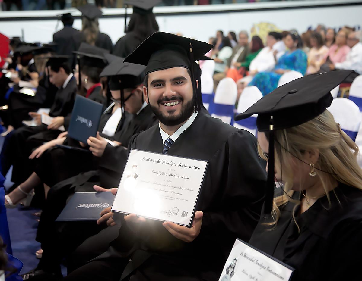 Graduaciones de UNITEC SPS 2024