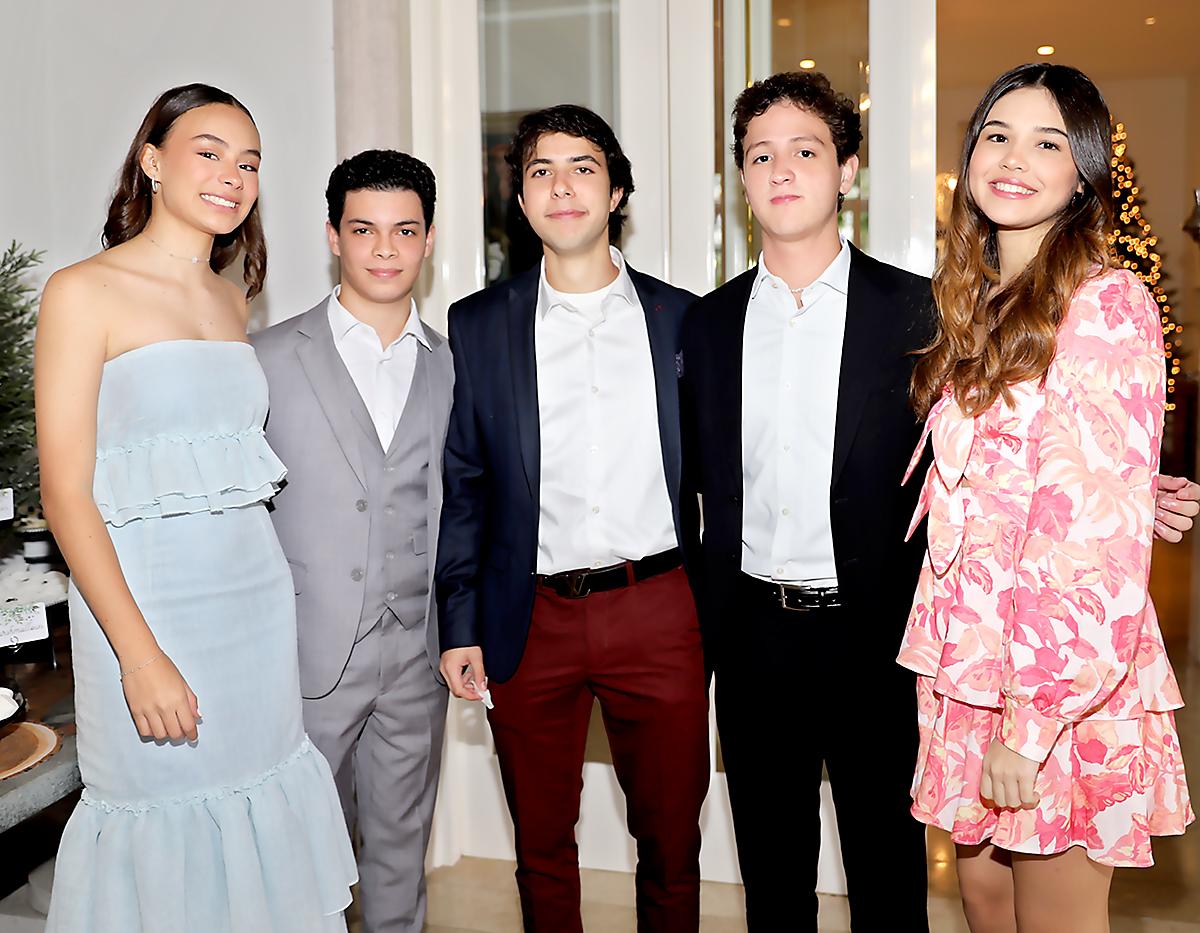 Camila Batres, Diego López, José Pablo Rivera, Francisco Corea y Camille Fiechter