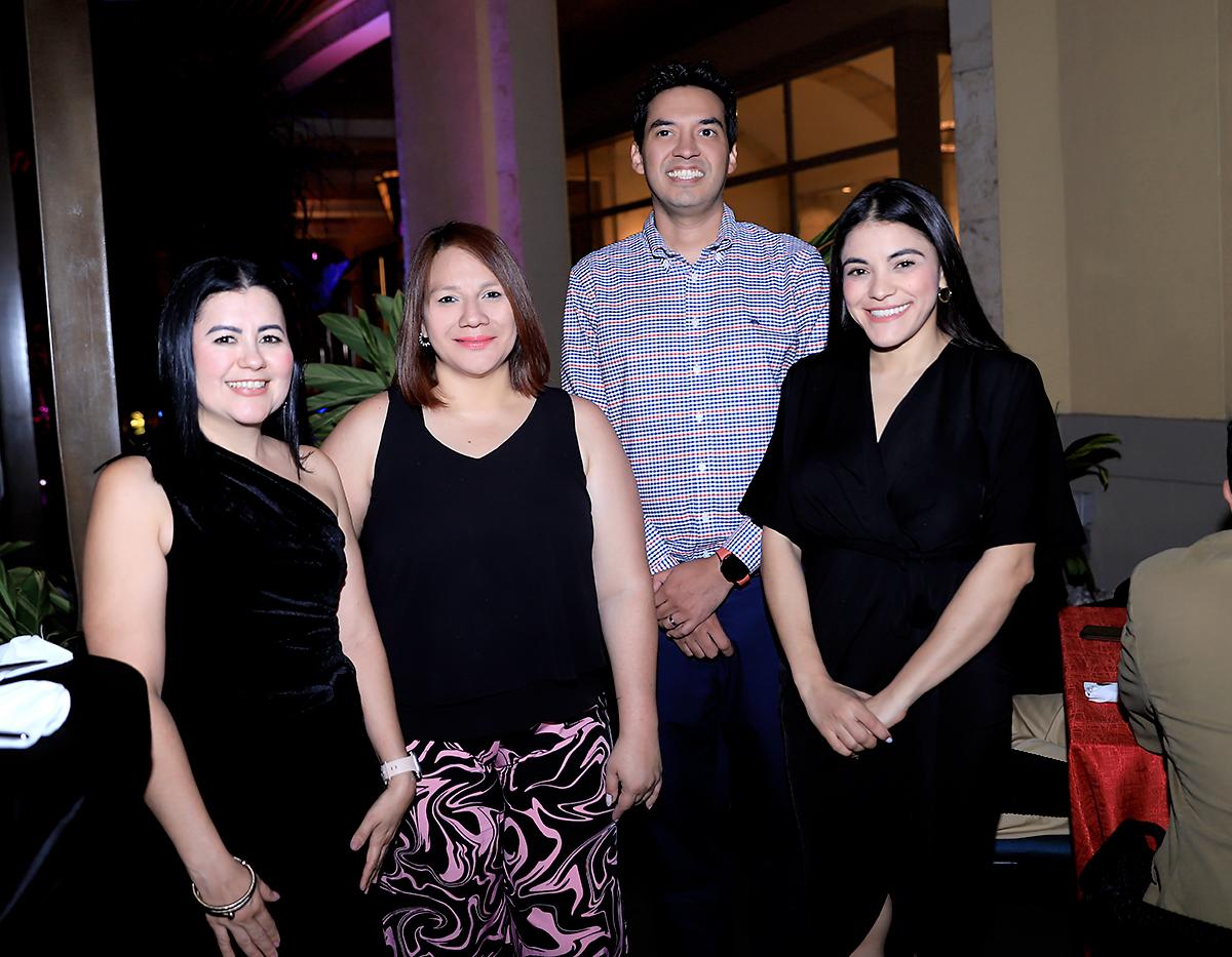 BMW y BAC ofrecieron una velada inolvidable a sus clientes exclusivos en Tegucigalpa, combinando el lujo automotriz con una propuesta gastronómica internacional en la experiencia denominada “Dine Around”. En la foto: Carolina Carbajal, Karlina Gutiérrez, Hugo Flores y Brenda Pérez.