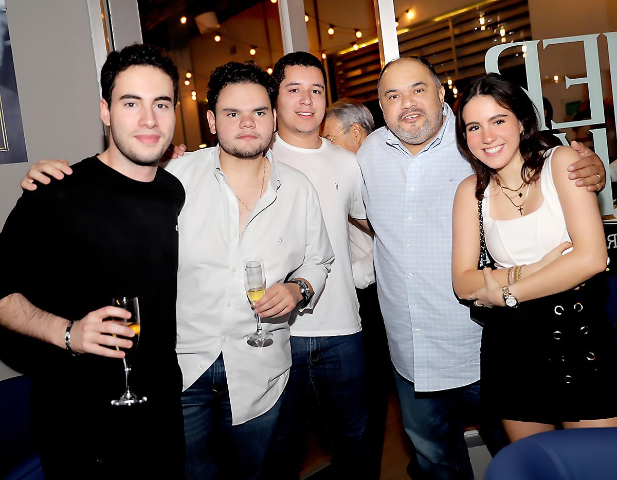 Amir Sabbat, Sebastián Hernández, David Chávez, Marcos Hernández y Marianne Sabbat