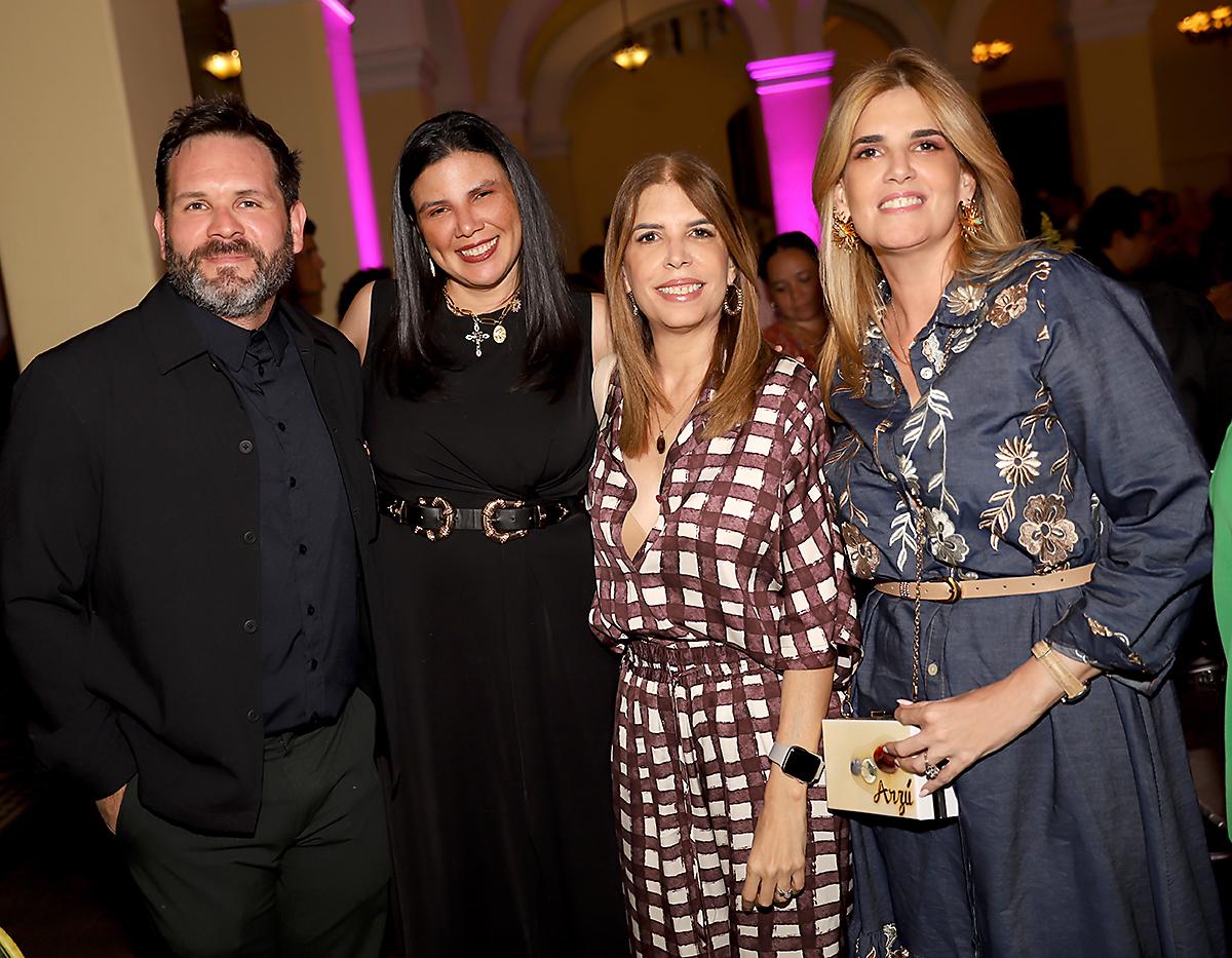 Sergio Llanes, Laura Oseguera, Yohanka Ravelo y Lovanna Ravelo.