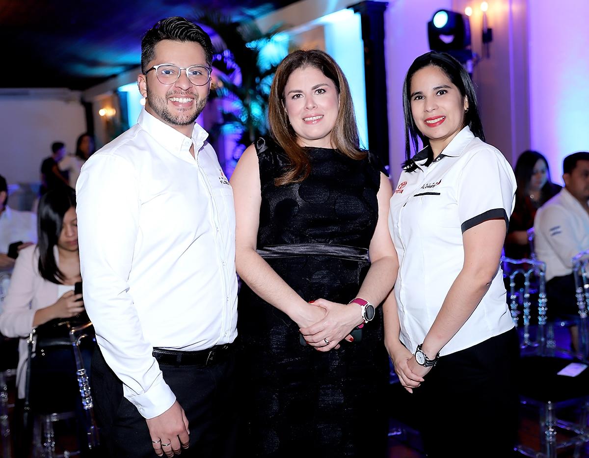 Óscar Canales, Gaby Morales e Isabel López.