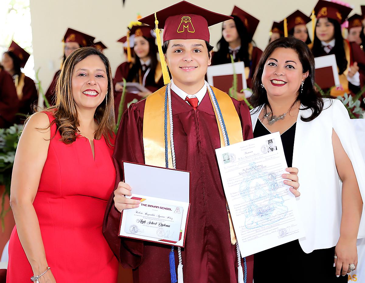 Graduación 2024 de Mayan School