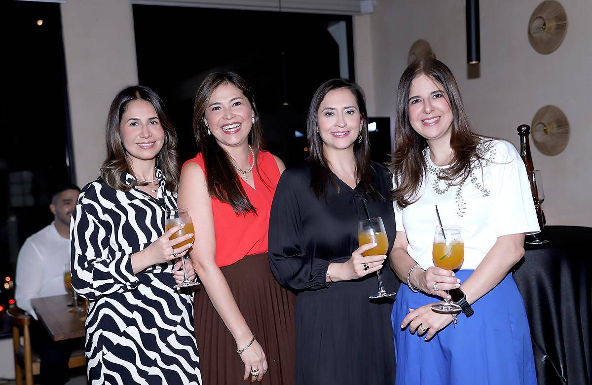Una velada para los sentidos. Clientes de BAC Private Banking disfrutaron de A Dose of Tequila, una experiencia única que combinó alta gastronomía con una cata de tequilas premium en el restaurante Xunán. En la foto: Fabiola Cañas, Sayra Nassar, Valeria Ríos y Melissa Stefan.