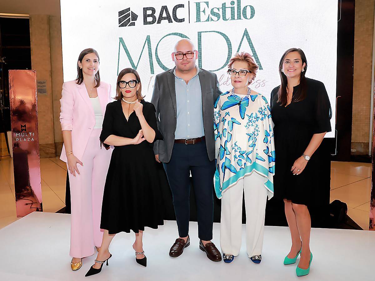 Pamela Cruz, Gerente de Mercadeo y Comercialización de Grupo Roble, Blanca Bendeck, Editora Ejecutiva de Revista Estilo, Lawin Paz, Coordinador Académico de Licenciatura en Diseño de Modas de UNITEC, Bonnie García, directora creativa de Kolori y Valeria Rios, Vicepresidente de Mercadeo y Comunicación de BAC.
