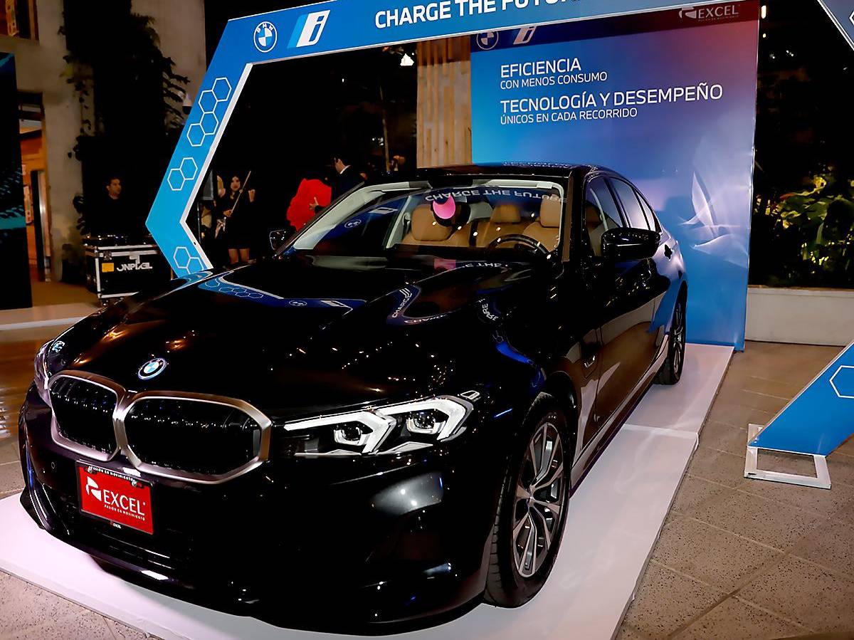 Excel a través de su marca BMW presenta nuevos modelos híbridos enchufables