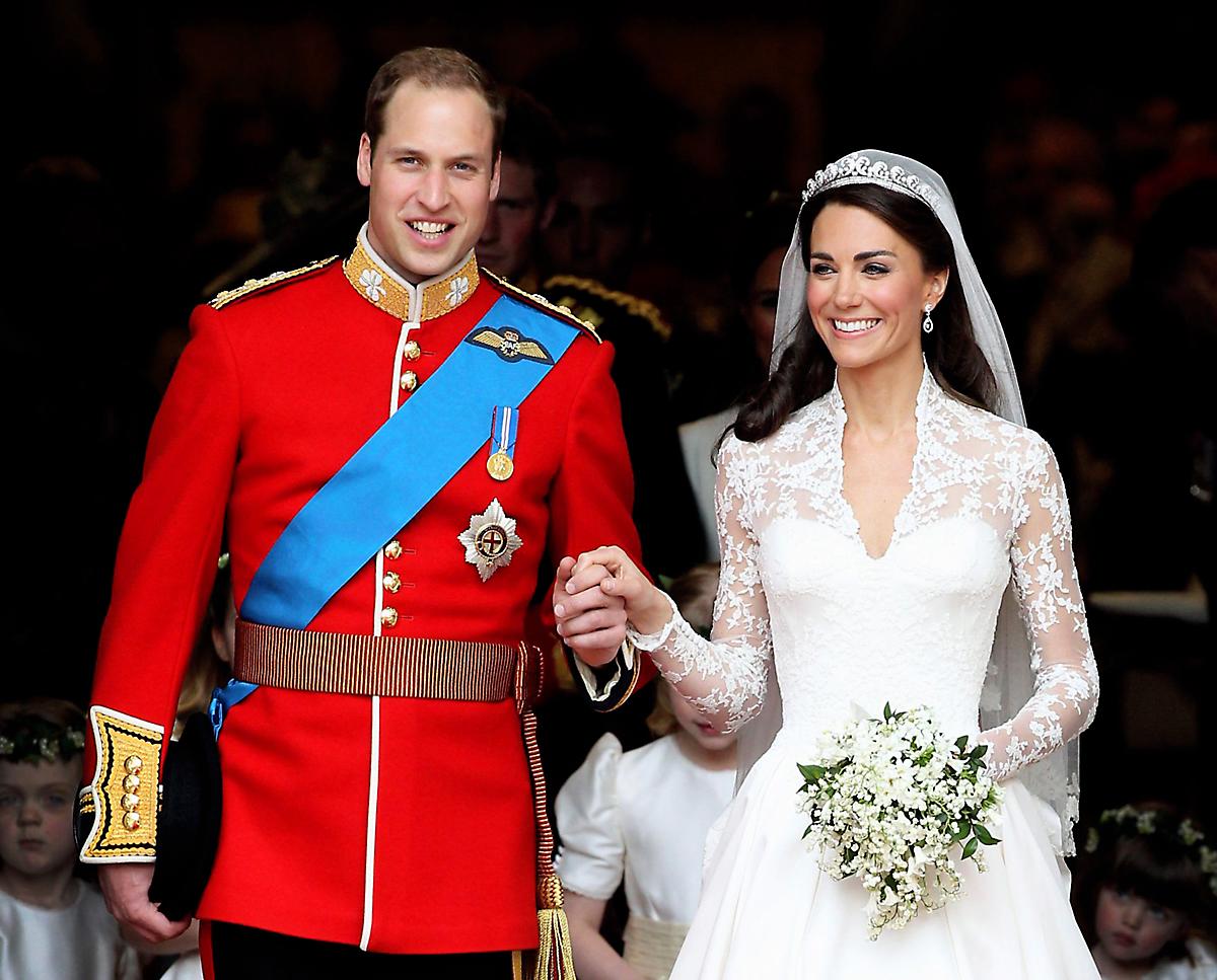 29 de abril de 2011: su nieto William, segundo en la línea sucesoria, se casa con su novia, Kate, en otra superboda que inaugura un nuevo capítulo en la historia de la monarquía británica.