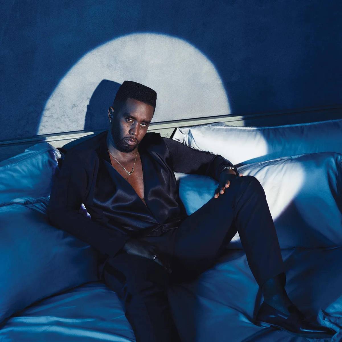 El rapero y magnate de la música, Sean Combs, mejor conocido como P Diddy o Puff Daddy, fue arrestado en Nueva York el 16 de septiembre. Este fue acusado de una serie de delitos graves. Aquí te compartimos todos los detalles de lo que sabemos hasta el momento sobre este caso.