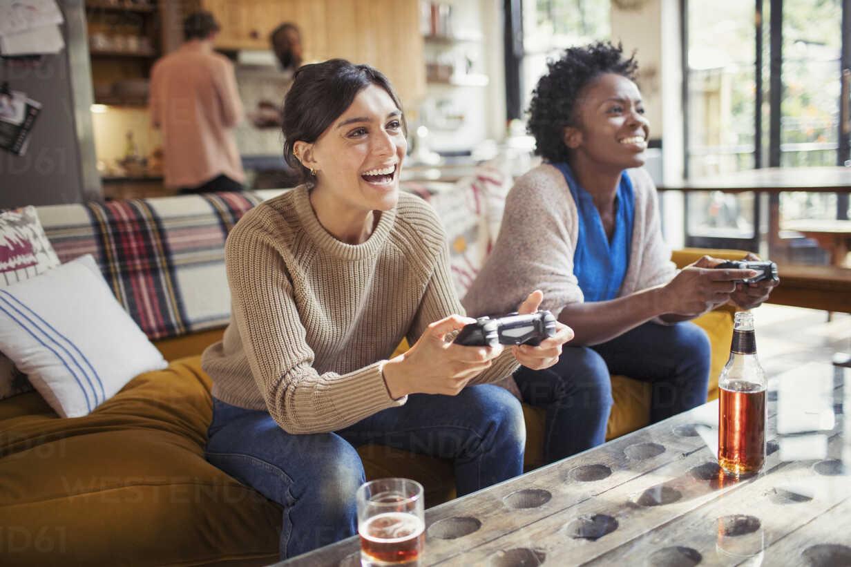 <b>Maratón de videojuegos.</b>No importa si no eres gamer, una maratón de videojuegos con tus amigas podría ser algo extremadamente divertido; realiza una celebración en la que todas compartan boquitas y refrescos.