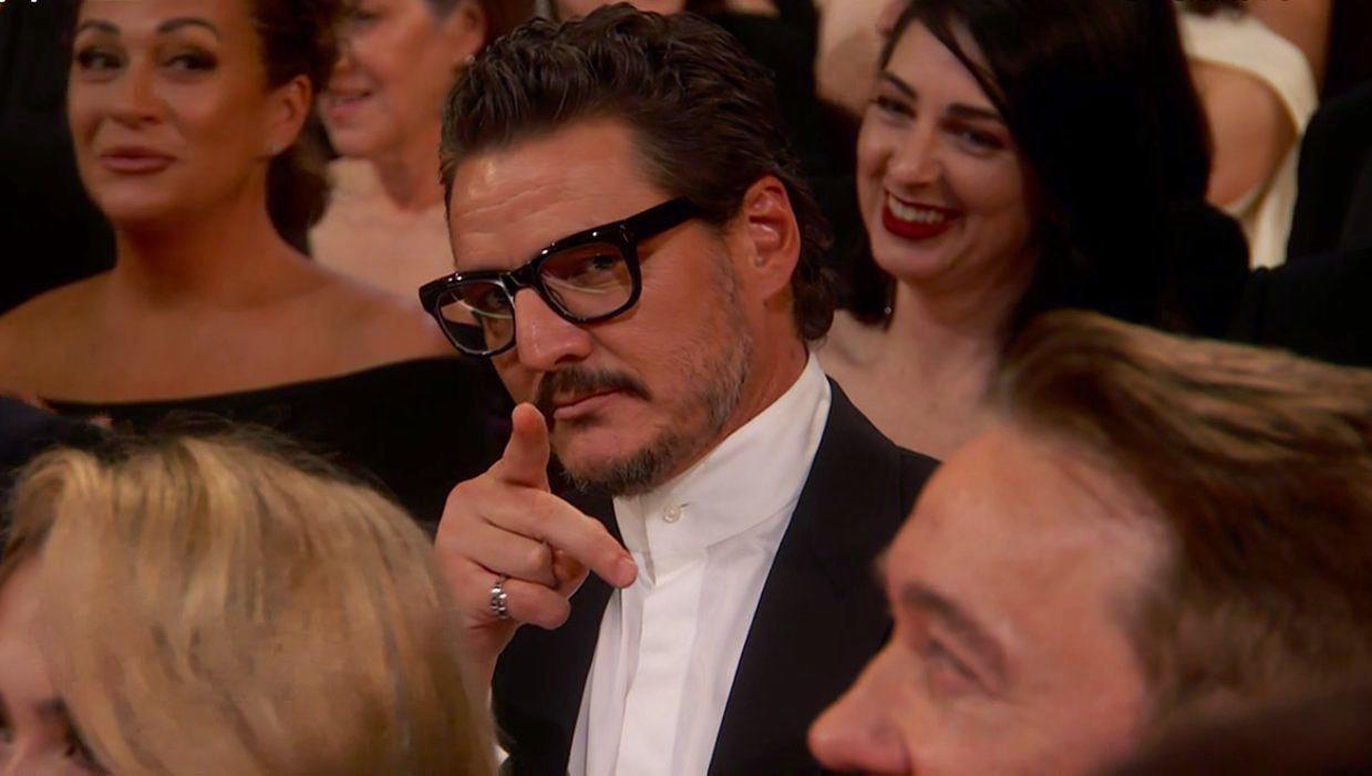 El hombre de la noche, Pedro Pascal, nos conquistó con su mirada sexy y encantadora. 