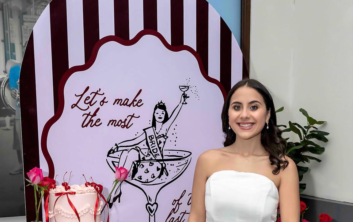 La cuenta regresiva hacia el gran día continúa para Andrea Jordán Kattán, la agasajada celebró con una elegante despedida de soltera inspirada en el tema ”Andrea’s Last Toast”. En una velada llena de buenos deseos, brindis y momentos memorables, familiares y amigas cercanas celebraron junto a la futura novia el cierre de una etapa y el inicio de un nuevo capítulo en su vida.