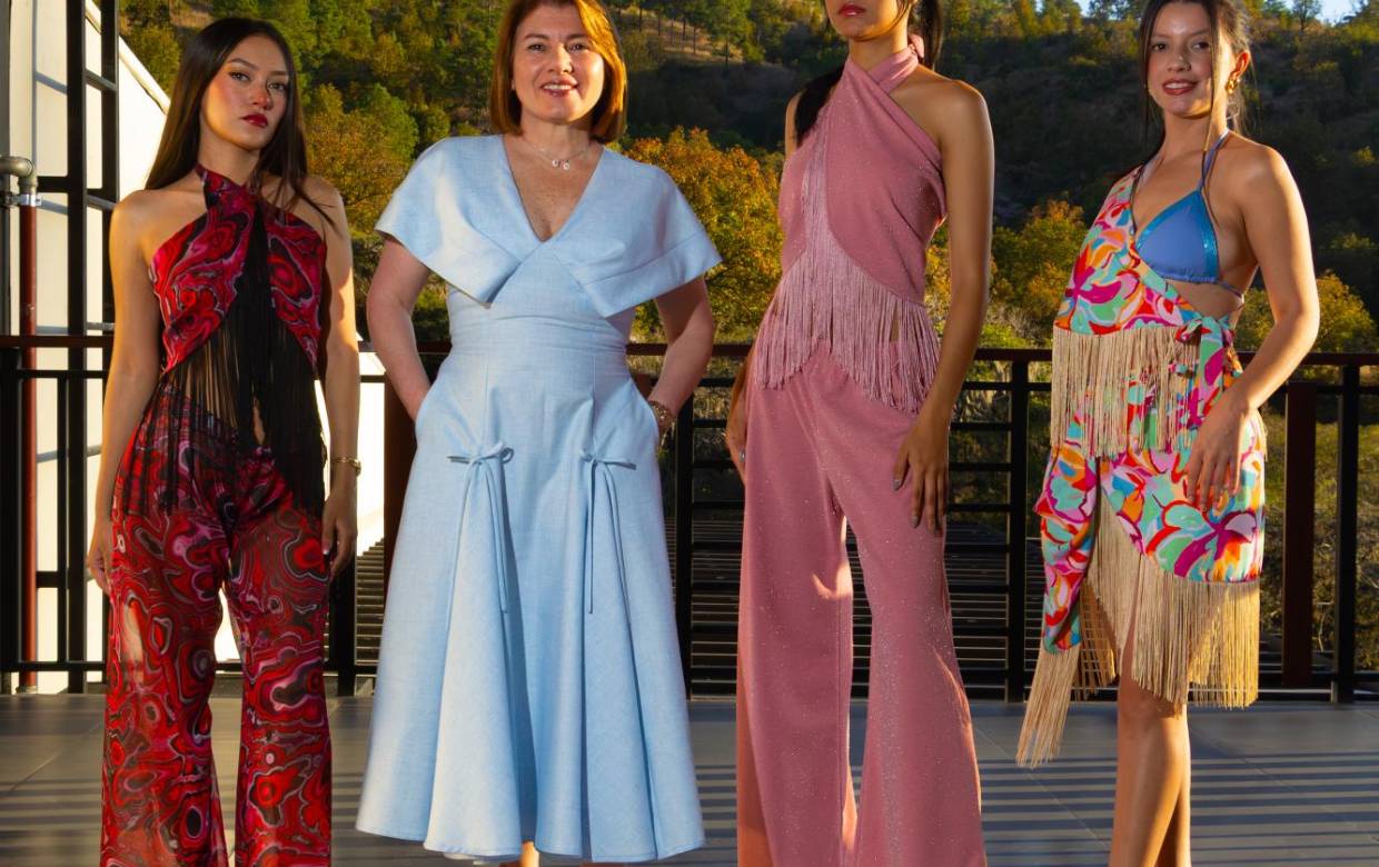 Próspera y Distrito El Camino presentaron el evento “Distrito Runway”, una pasarela que reunió talento y creatividad en un mismo escenario. Los diseñadores Gladys González con su marca Glamo, Luis Flores con Arena Rosa y María José Amaya con MJ Amaya protagonizaron el Fashion Runway, elevando sus propuestas con las piezas de ecojoyería de Celina Brizuela, que aportaron un sello distintivo y un enfoque sostenible a cada look.