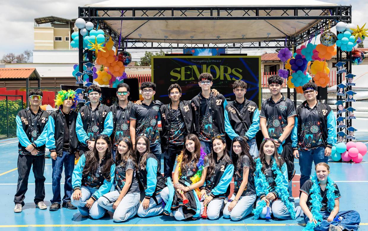 Entre sonrisas, alegría y mucha emoción, los seniors 2027 de San Francisco de Sales Catholic School vivieron su último primer día de clases, un momento muy especial que marco el inicio de su último año escolar. La jornada comenzó con una misa en la Basílica de Suyapa, donde compartieron un momento de reflexión y agradecimiento junto a sus compañeros. Después, continuaron con una celebración llena de emoción y momentos únicos que quedarán para siempre en sus corazones.