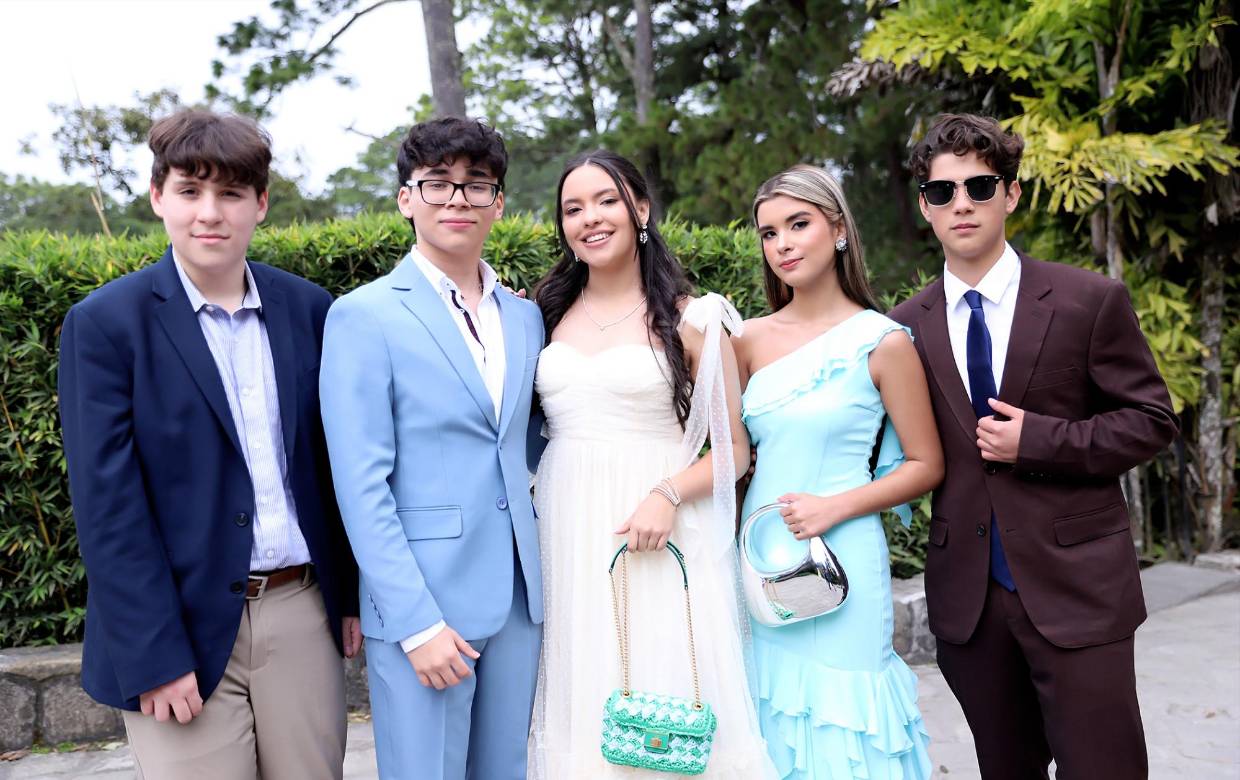 Los seniors 2026 de Hillcrest School celebraron su tradicional desayuno de promoción en el restaurante La Cumbre. Elegantes y emocionados, los jóvenes compartieron una mañana especial mientras cuentan los días para su graduación.