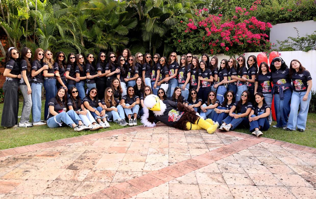 Memorable, así fue esa mañana en la que los seniors 2027 de la Escuela Americana de Tegucigalpa celebraron el primer día de su último año de high school. Emociones encontradas, risas, expectativas y la amistad prevalecieron en la jornada que comenzó con un desayuno, siguió con un recorrido hacia la escuela y culminó con la entrada triunfal al centro educativo que ha sido su casa por doce años y donde fueron recibidos con una verdadera fiesta.