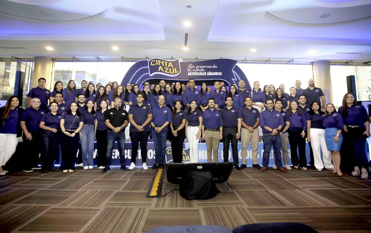 Cargill Honduras presentó el nuevo producto premium Cinta Azul en Honduras una propuesta de embutidos de calidad, frescura y sabor para los hondureños. Desde este lanzamiento el producto estará disponible con cobertura nacional en las principales cadenas de supermercados y puntos de venta del país.
