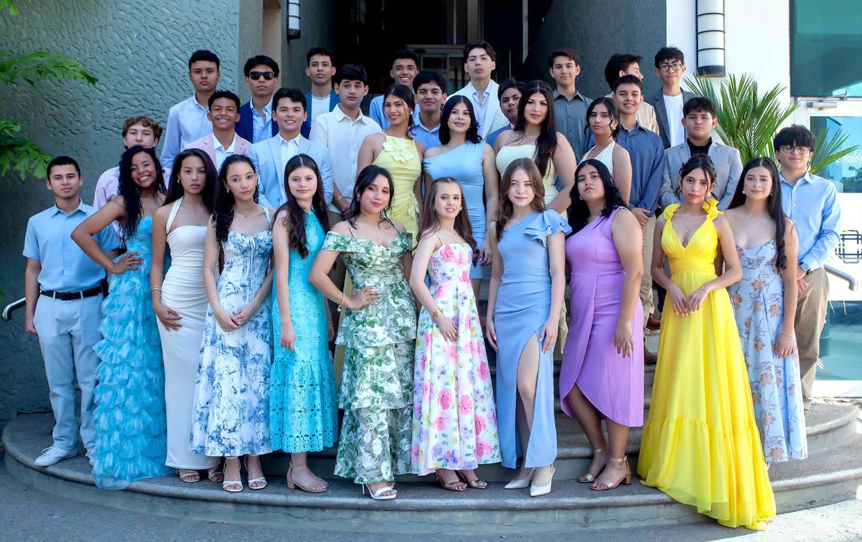 La generación 2026 de la Escuela e Instituto Bilingüe Villas del Campo School,fueron protagonistas de una alegre mañana en el salón Encuentros del hotel Copantl &amp; Convention Center. La reunión de los 32 seniors, transcurrió entre fotos, la degustación de un delicioso desayuno buffet y el entusiasmo de que están a pocos meses de graduarse.