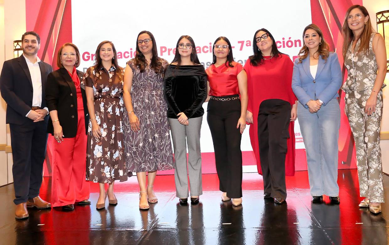 Así se vivió la séptima edición del programa de BAC junto a UNITEC, Mentorías Mujeres BAC con el objetivo de fortalecer la gestión y crecimiento de los negocios de mujeres empresarias hondureñas, durante 4 meses las empresarias recibieron 2,514 horas de formación y acompañamiento en gestión empresarial. Además como parte del programa las tres empresarias con los proyectos más destacados fueron reconocidas con L350,000 en capital de trabajo.