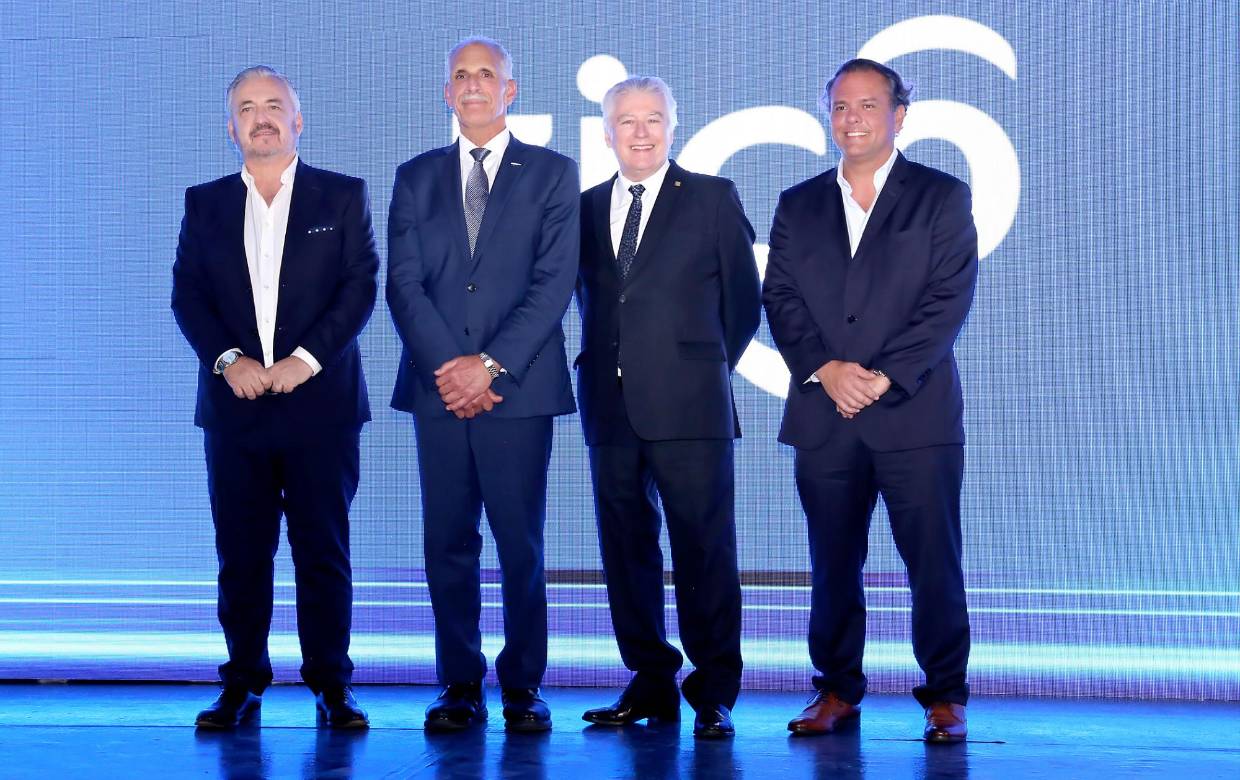Tigo celebró sus 30 años en Honduras consolidándose como empresa líder en telecomunicaciones, en una noche que reunió a invitados del sector empresarial y político, donde conocieron el gran impacto positivo que ha tenido Tigo durante más de tres décadas en la vida de los hondureños.