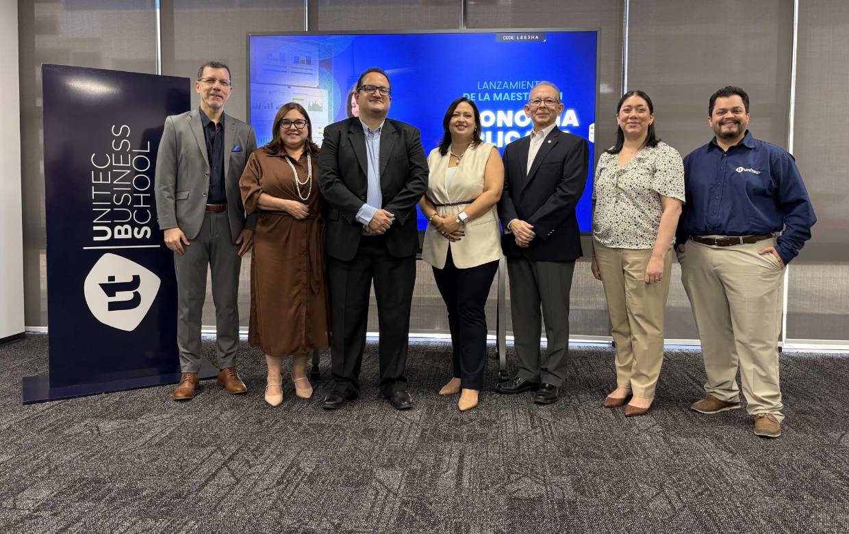 Así se vivió el lanzamiento de la nueva Maestría en Economía Aplicada de UNITEC, una propuesta académica orientada a formar profesionales capaces de transformar datos e información económica en decisiones estratégicas con impacto real en la sociedad. Durante el evento, invitados y asistentes conocieron más sobre este innovador programa que apuesta por el análisis, la interpretación y el pensamiento crítico como herramientas clave para enfrentar los retos del entorno actual.