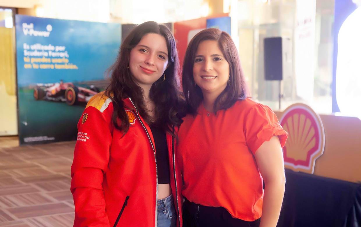 La emoción de la Fórmula 1 llegó a San Pedro Sula con Shell Watch the Race del Gran Premio de México 2025, celebrado en el Club Hondureño Árabe. El Salón Jordán se convirtió en un dinámico escenario estilo sala de cine, donde los asistentes disfrutaron la transmisión en vivo directamente desde la Ciudad de México.
