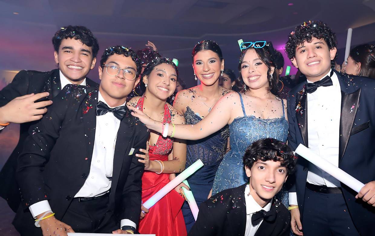 Los seniors 2026 del Liceo Franco Hondureño disfrutaron de su fiesta de graduación llena de música, baile y momentos que quedarán para siempre en sus corazones. Rodeados de sus seres queridos, celebraron el cierre de una importante etapa de sus vidas.