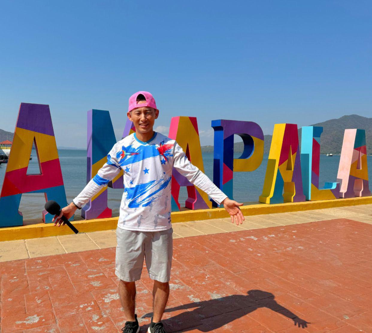 Además de su profundo compromiso solidario con los hondureños, Fujiyama es un apasionado incondicional de los paisajes, la cultura y la gastronomía de este país de cinco estrellas. Durante la pandemia del COVID-19, cuando los extranjeros que solían apoyar la fundación no podían visitar para presenciar los progresos de los proyectos, él encontró una solución para ampliar el conocimiento sobre Honduras y motivar a más personas a contribuir con la causa.