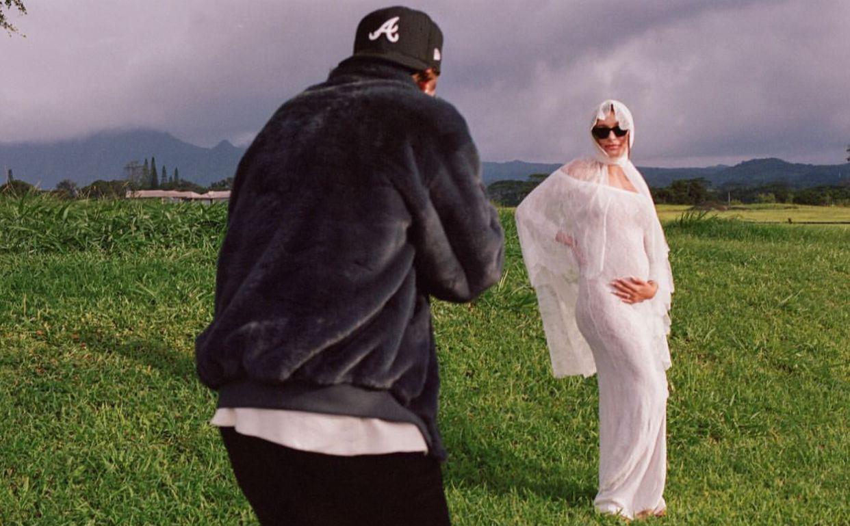 Tras meses de rumores, Hailey Bieber anunció en Instagram que está esperando a su primer bebé con Justin.