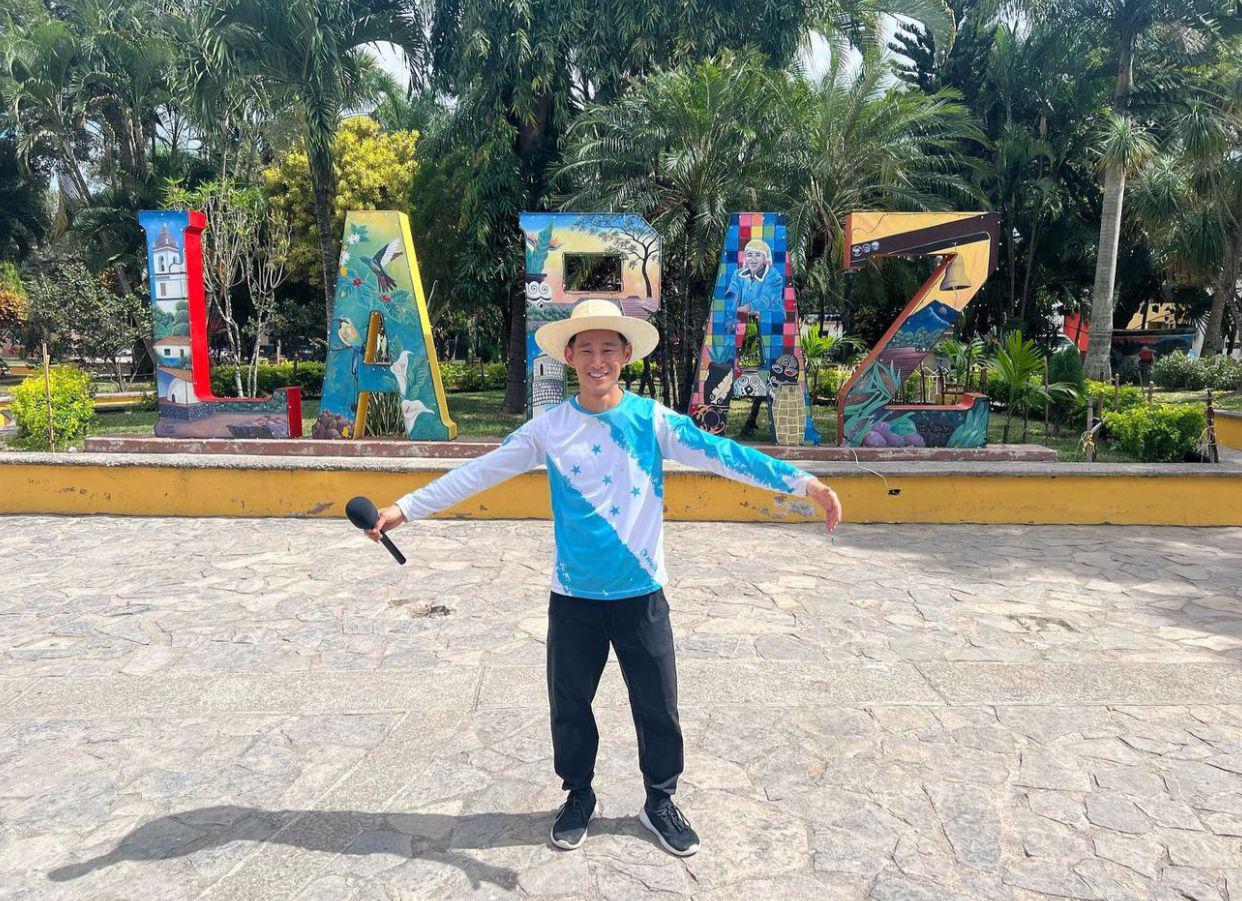 Shin Fujiyama es un youtuber de ascendencia japonesa con nacionalidad estadounidense. Su llegada a Honduras se produjo a través de la fundación Students Helping Honduras, establecida en 2007. 