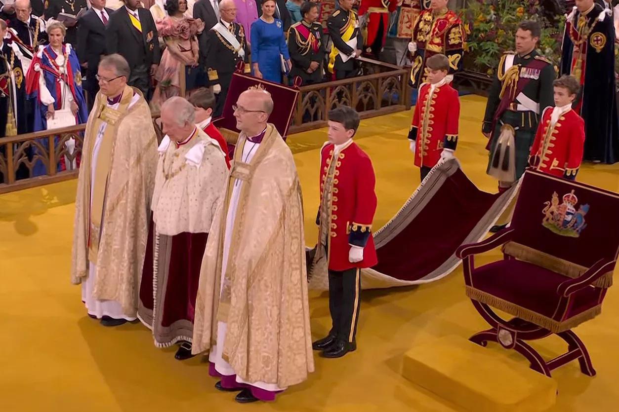 Los cuatro Pajes de Honor que atendían al rey, George junto con Lord Oliver Cholmondeley, Nicholas Barclay y Ralph Tollemache.