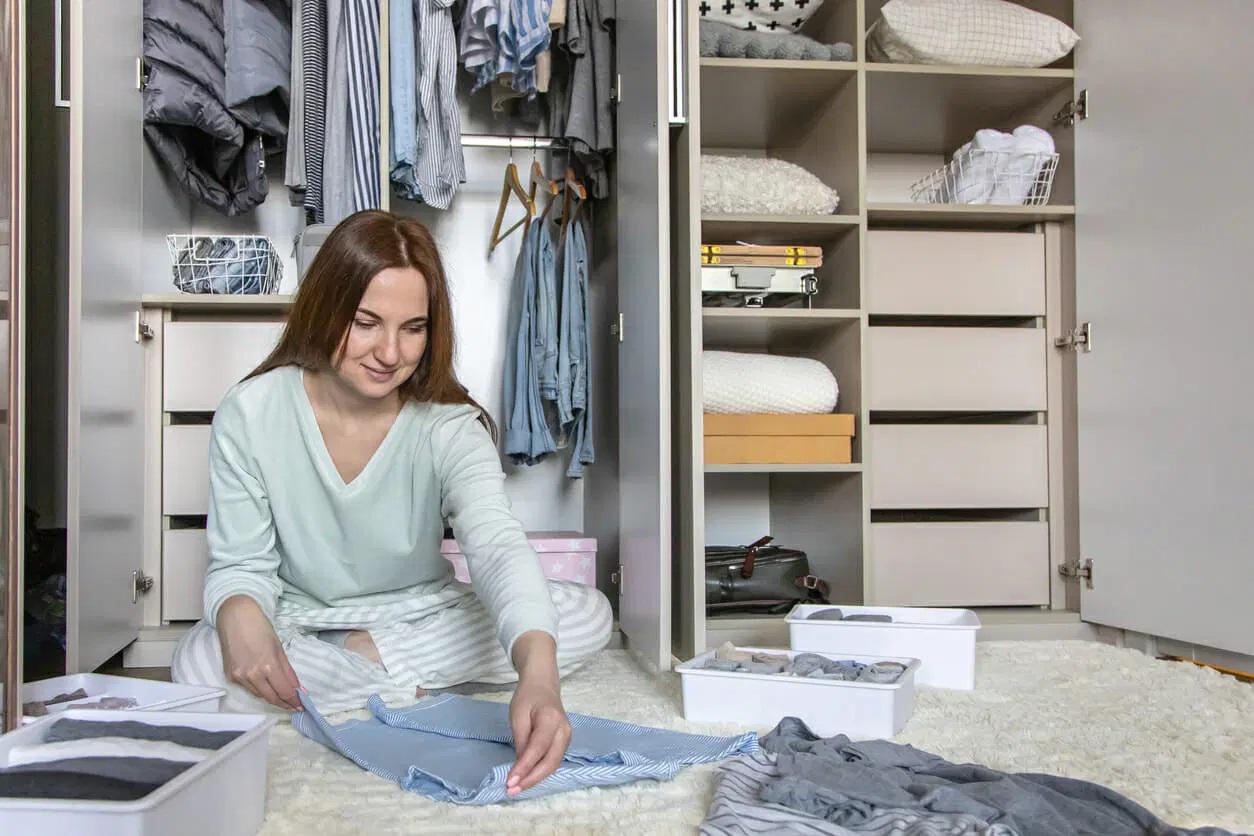 <b>Prepárate mentalmente</b>Mentalízate; es posible que tengas que desprenderte de prendas o accesorios que ya no necesitas, pero que anteriormente no te habías animado a descartar. Es fundamental recordarte a ti misma: “¡Lo estoy haciendo por mi propio bien!”.
