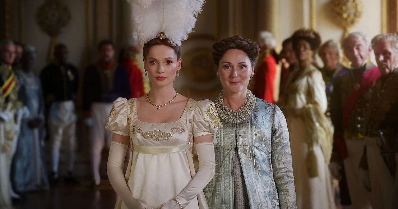 <b>La tragedia de Francesca Bridgerton</b>Aunque Penélope y Colin son los protagonistas principales de la tercera temporada, Francesca Bridgerton también destaca. Hace su presentación en sociedad, deslumbra a la reina con su talento musical y comienza la búsqueda de candidatos para matrimonio, con una actitud inicialmente desinteresada. Esto cambia cuando conoce al conde de Kilmartin.