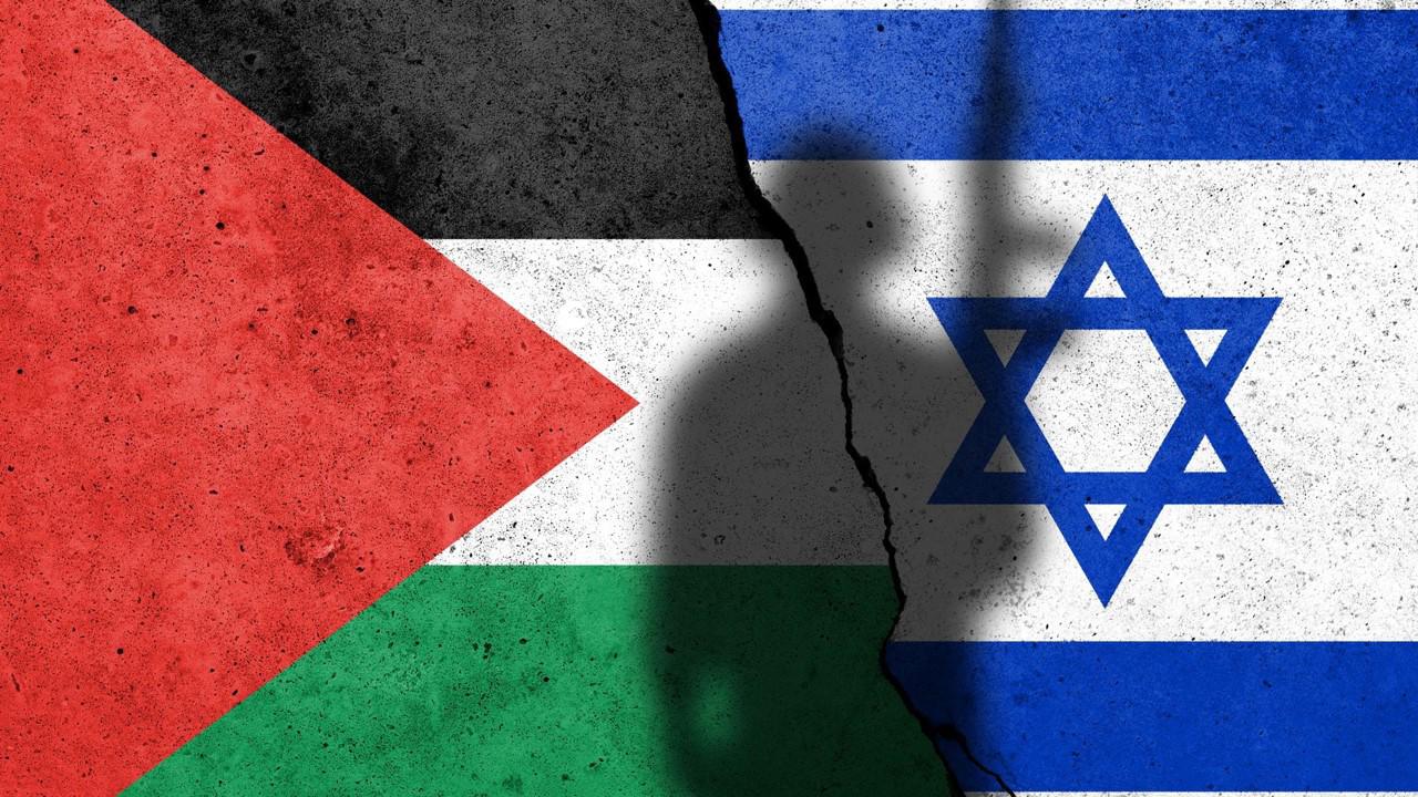La crisis en Israel y Gaza encabezó las tendencias mundiales de noticias este año. Preguntas como ‘¿Qué es Hamas?’, ‘¿Qué está sucediendo en Israel?’ y ‘¿Por qué Hamas atacó?’ fueron algunas de las principales búsquedas en EE.UU., destacando el interés global por comprender los eventos y sus implicaciones.