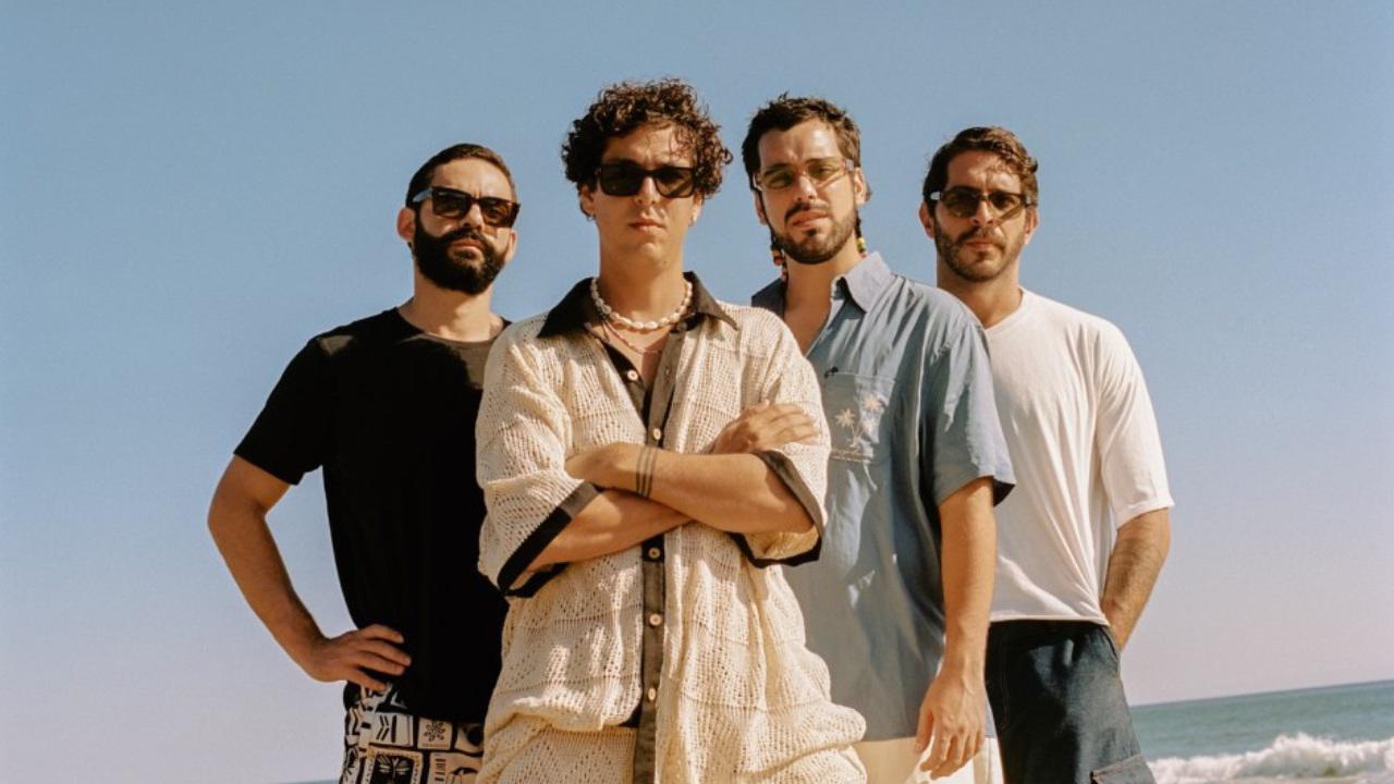 Sus integrantes: Alberto “Beto” Montenegro como vocalista, Alejandro “Abeja” Abeijón en la guitarra, Andrés “Fofo” Story como baterista y Antonio “Tony” Casas en el bajo.