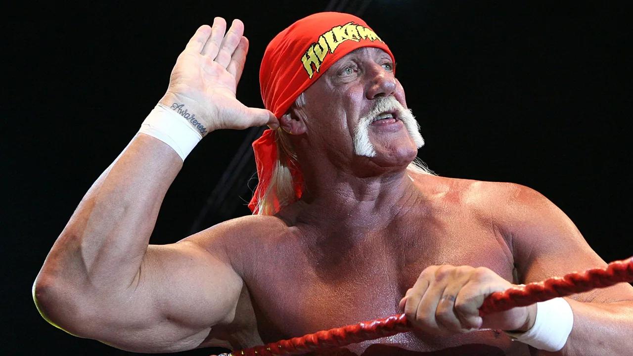 Hulk Hogan superestrella de la lucha libre profesional (WWE), falleció a los 71 años por un paro cardíaco, su influencia ayudó a popularizar la “Hulkamania” en los años 80 y 90.