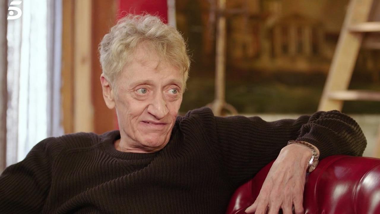 EL actor Quique San Francisco, quien fue pareja de la cantante Rosario, fueron las drogas lo que llevaron a vivir en la calle, de donde se recupero y falleció a los 65 de una neumonia. 