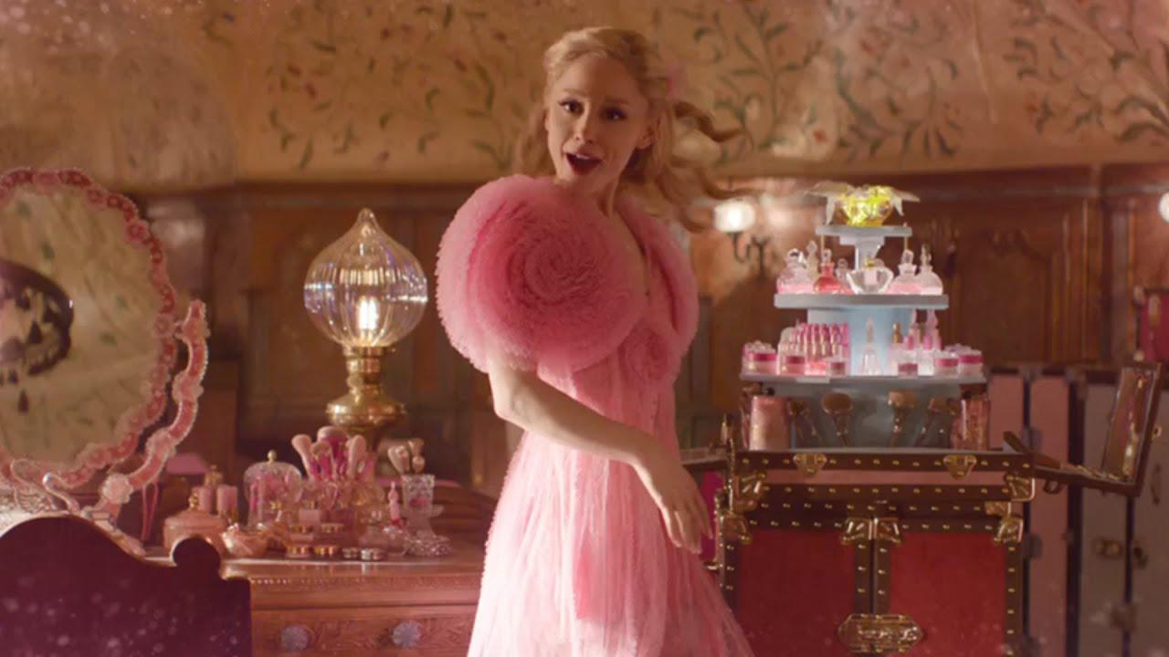 La adaptación cinematográfica de <i>Wicked</i> será presentada en dos entregas, lo que permitirá explorar más a fondo la historia. La primera parte ya está disponible en cines de Honduras a partir de este 21 de noviembre, y los fanáticos podrán disfrutar pronto de la segunda parte.