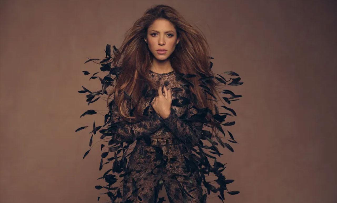 Shakira es una de las figuras más destacadas nacidas en un año del Dragón de Fuego, específicamente en 1977.