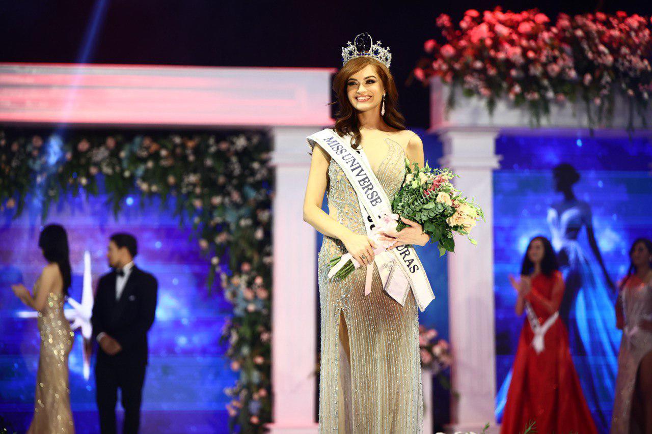 El Hotel Copantl de San Pedro Sula fue el mágico escenario en el que Stephanie Cam fue coronada como Miss Honduras Universo 2024. Desde el inicio del certamen, se destacó como una de las favoritas, y aquí te compartimos algunos detalles que quizás no conocías sobre nuestra nueva reina.