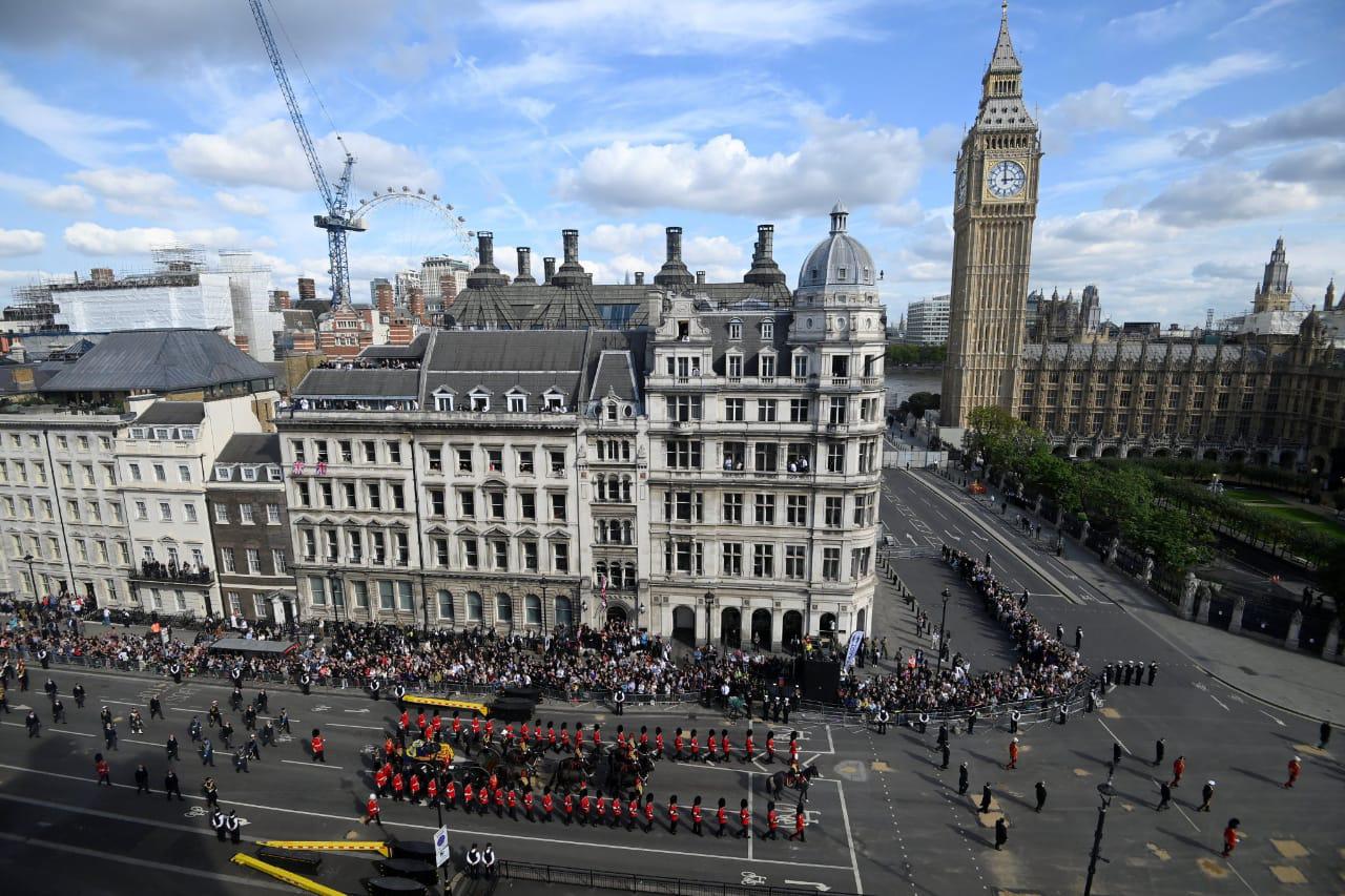 Así fue la procesión de la reina Isabel II en Londres