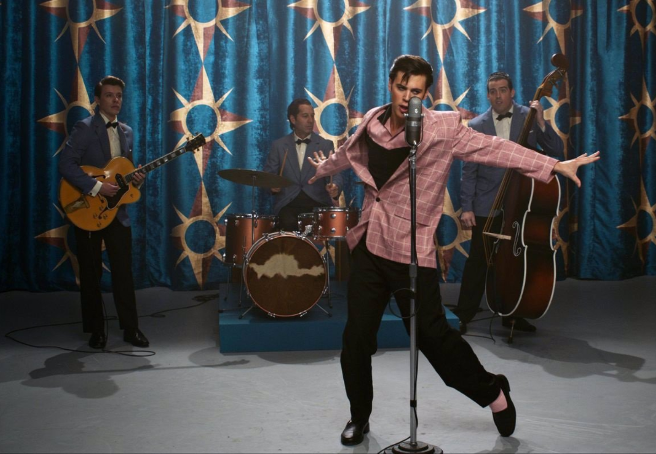 <b>‘Elvis’, HBO</b>Es una película biográfica de Elvis dirigida por Baz Luhrmann. La película se estrenó en los cines en junio de 2022, lo que significa que ya lleva un tiempo en streaming. 