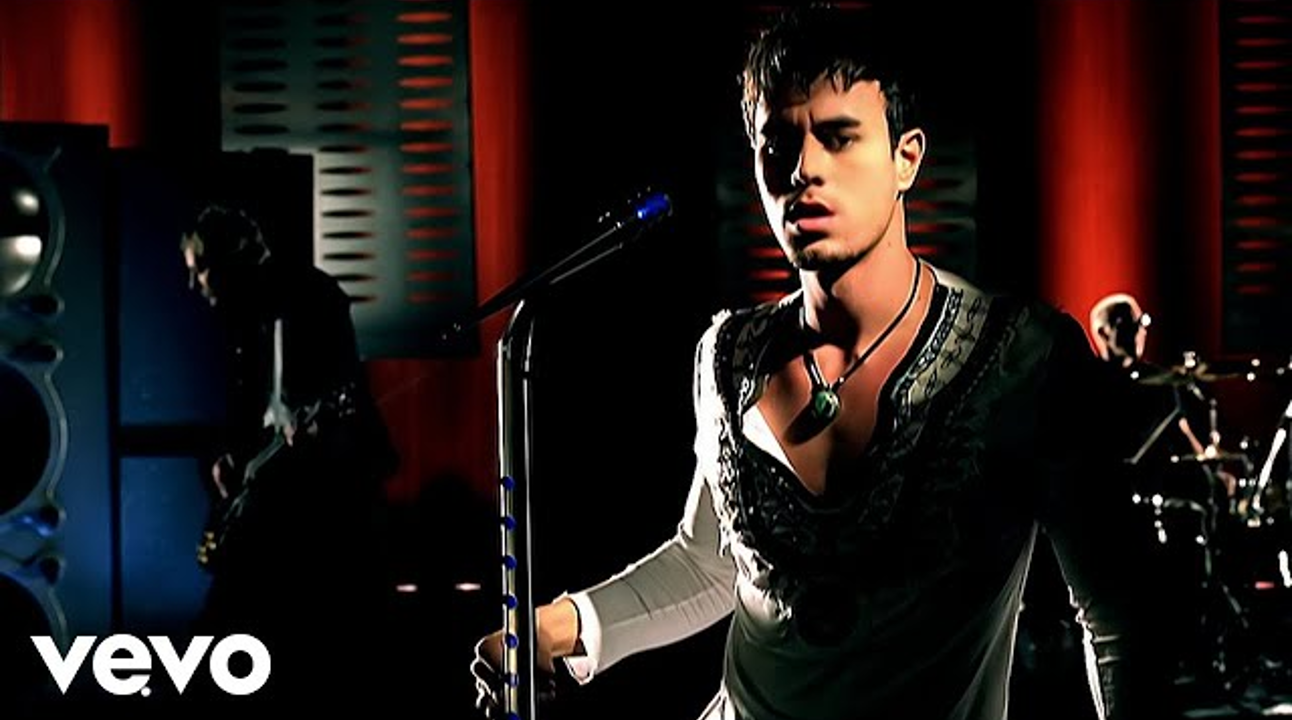<b>ESCAPE</b>Esta canción surgió de la frustración de Enrique Iglesias y Kara DioGuardi tras largas sesiones de composición, incluso durmiendo en el estudio. Un día, tras un respiro en el parqueo, la melodía y la letra fluyeron en solo 10 minutos. La modelo del video, Anna Kournikova, se convirtió en la pareja y madre de los hijos de Iglesias, dando inicio a una historia de amor duradera.