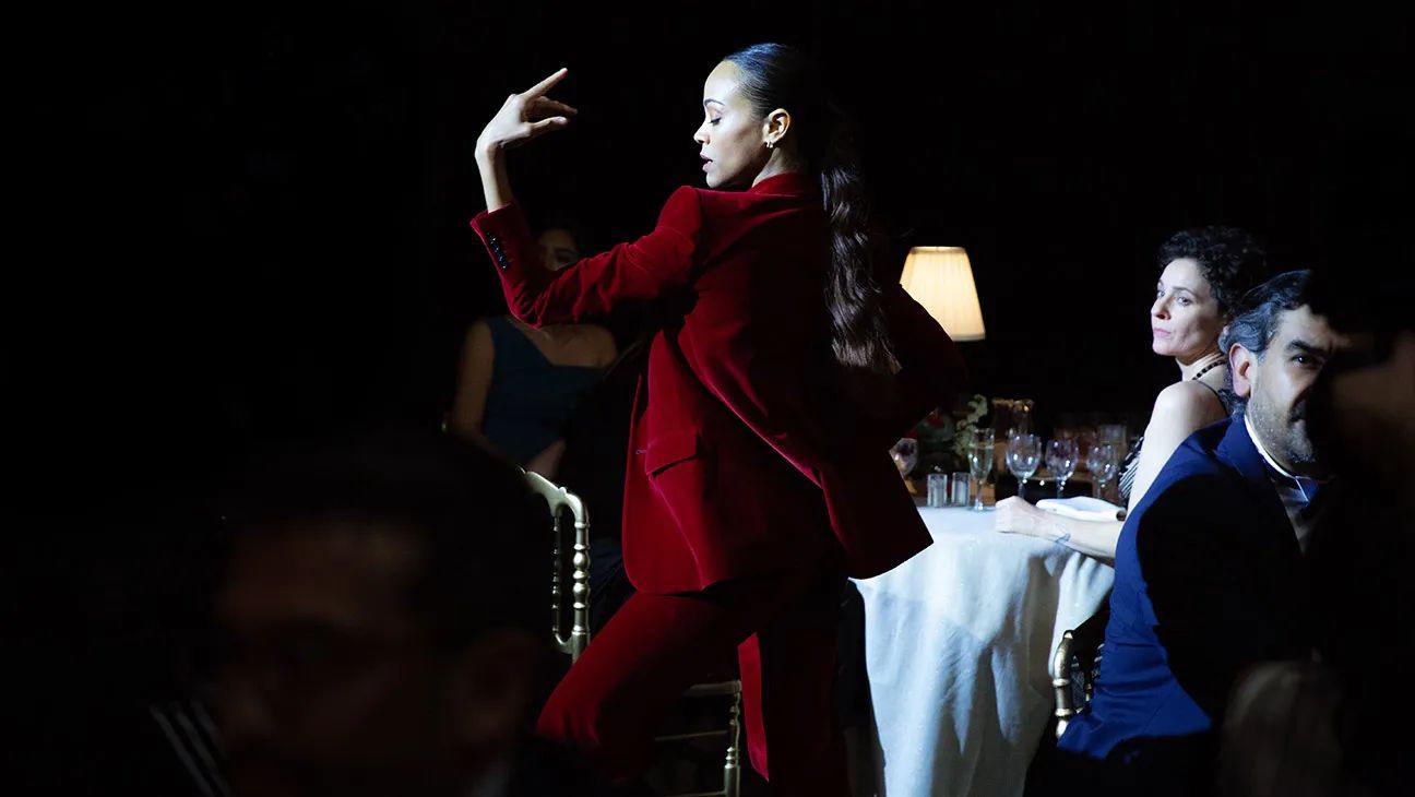 La historia está dividida en cuatro actos y el lenguaje original es el español. La cinta nos presenta a la abogada Rita Moro Castro, interpretada por Zoe Saldana, quien es contratada para asistir a Juan “Manitas” del Monte a retirarse del negocio de las drogas.