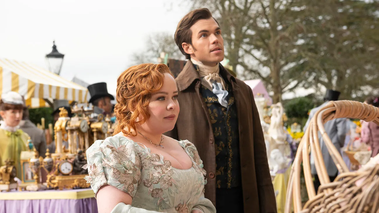 La tercera temporada se enfocará en la historia de amor de Penélope Featherington y Colin Bridgerton, basada en Romancing Mr. Bridgerton, el cuarto libro de la serie de Julia Quinn. Nicola Coughlan y Luke Newton retoman sus papeles como los protagonistas. 