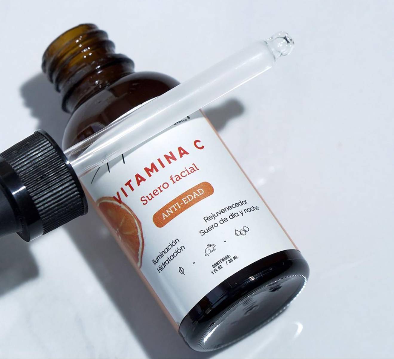 <b>HADASSA.</b> Para su creadora, las palabras “natural”, “orgánico” y “artesanal” tienen un significado honesto más allá de la venta y del marketing. Hadassa nace de la pasión por redescubrir la vida orgánica en la belleza sin estereotipos. En Hadassa crean productos completamente naturales, simples y seguros para el cuidado personal, inspirados en las propiedades de plantas, semillas y flores. <b>@hadassa.hn</b>