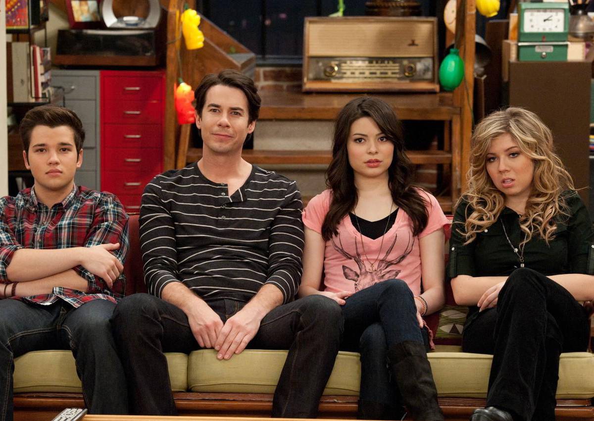 Freddie (Nathan Kress), Spencer (Jerry Trainer), Carly (Miranda Cosgrove) y Sam (Jennette McCurdy).
